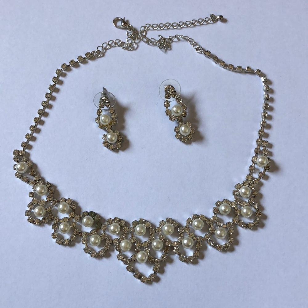 Pearl and Crystal Jewelry Set - Perfect for Prom